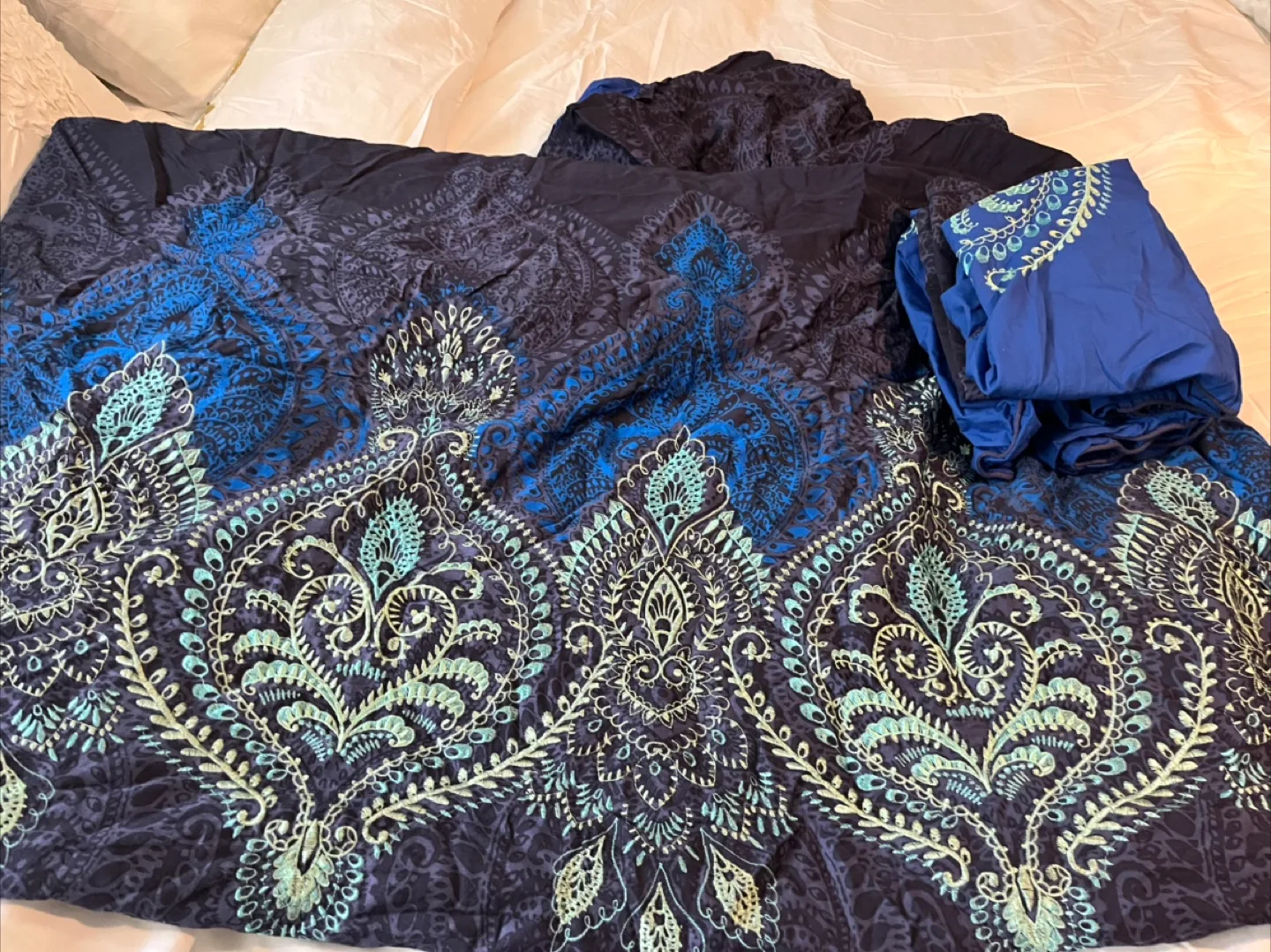 Duvet cover - 3 different queen set image indicator(4)