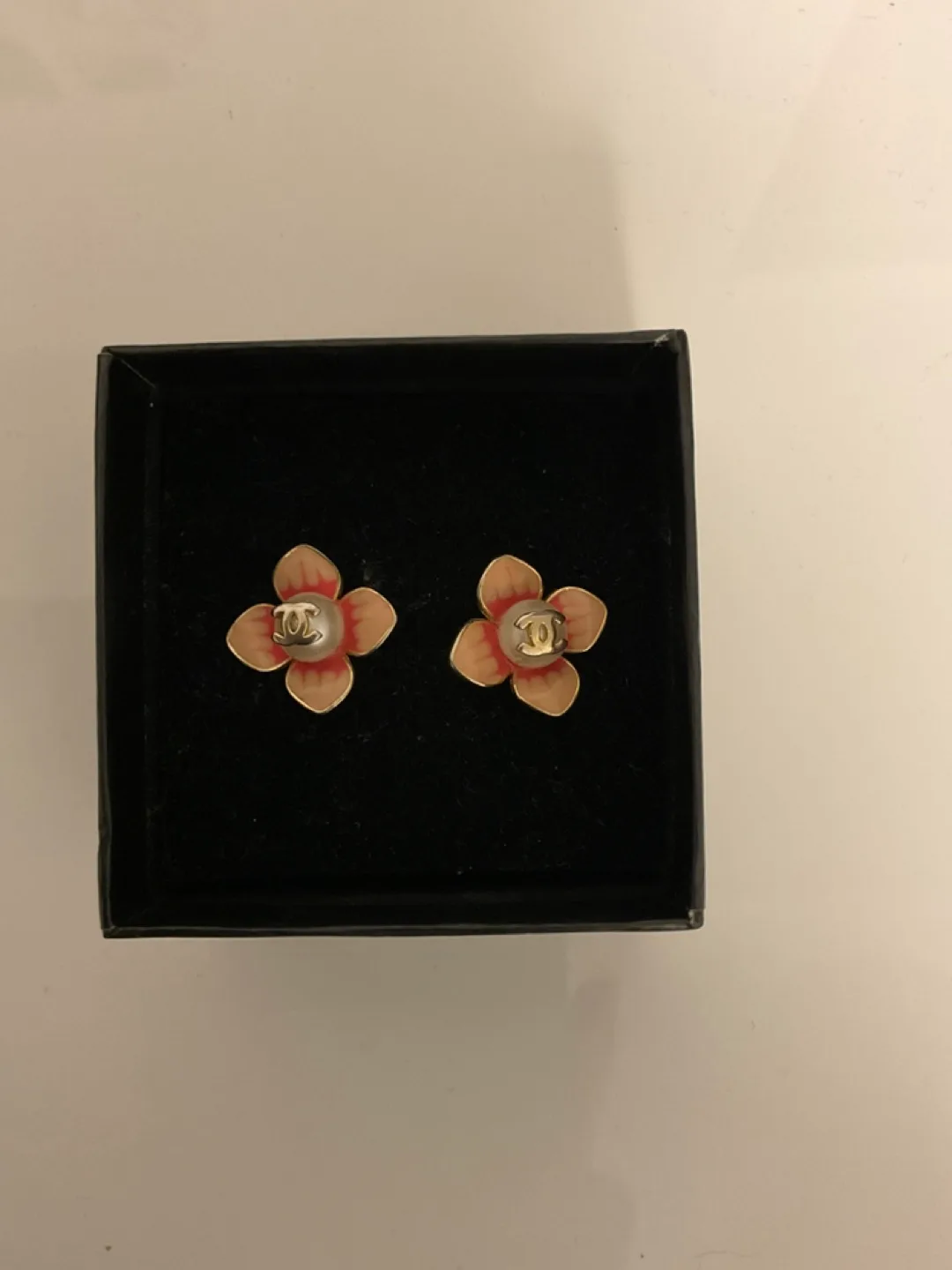 Chanel Vintage Flower Earrings thumbnail