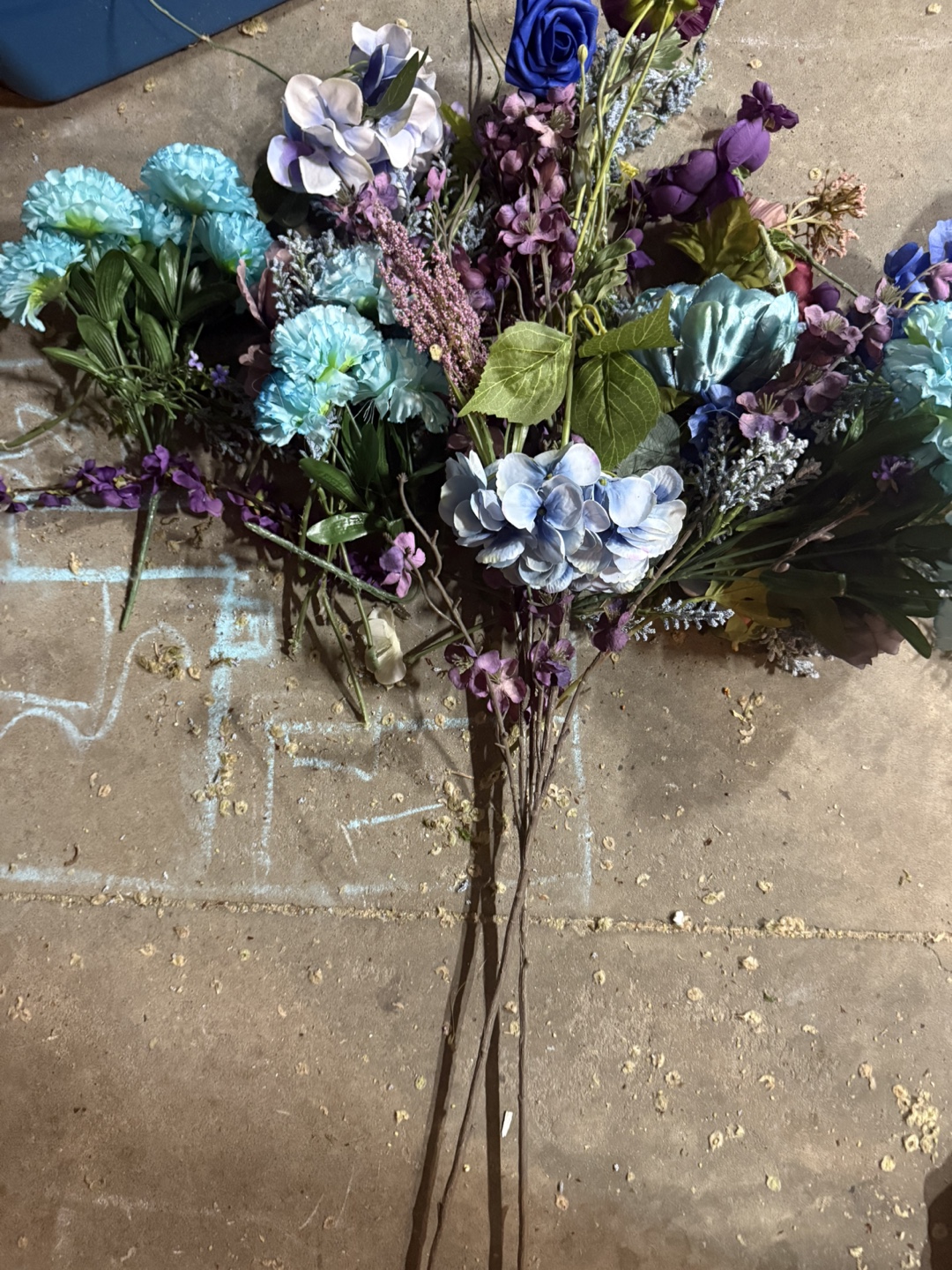 Bag of Assorted Artificial Flowers - photo 4