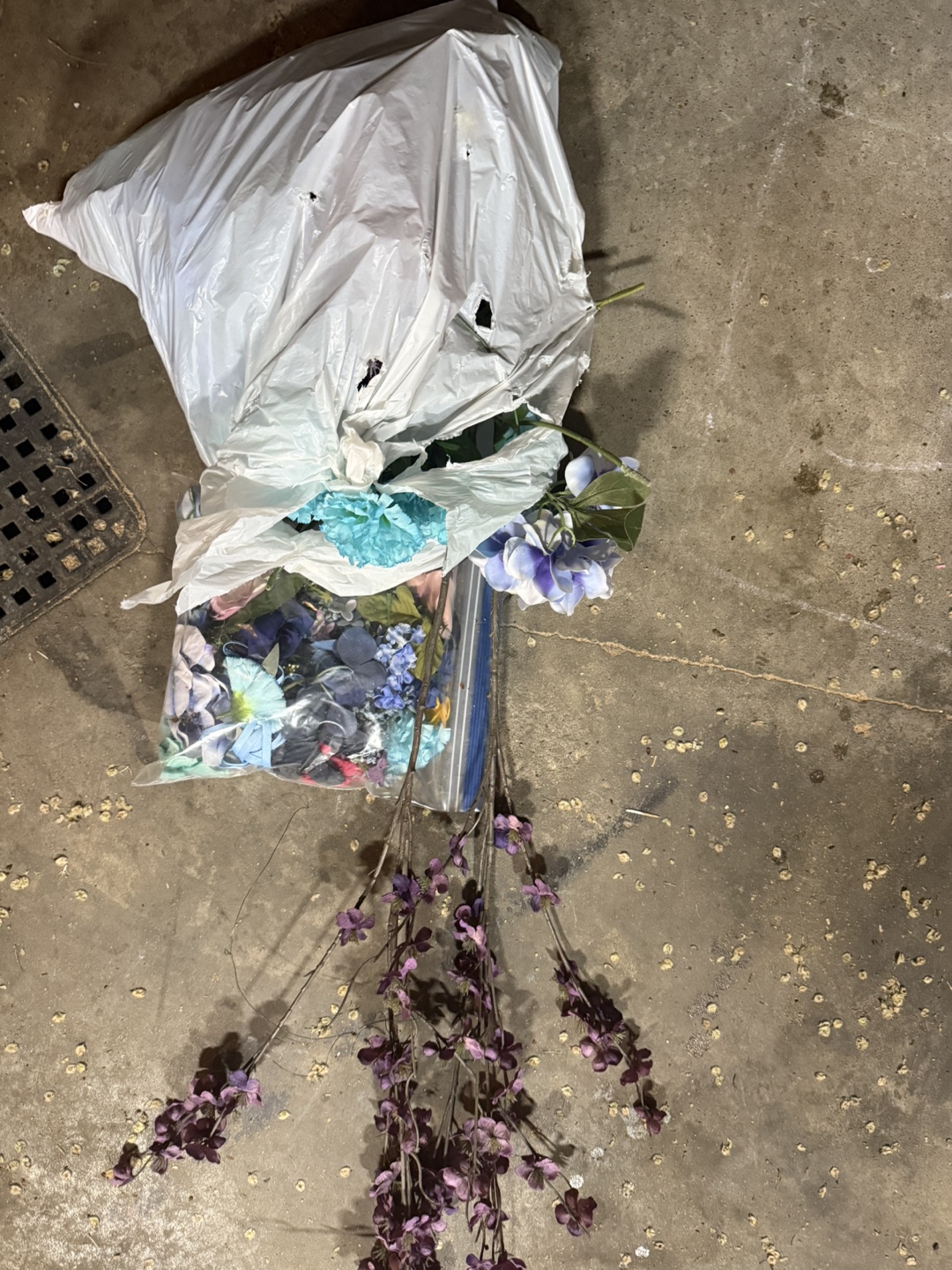 Bag of Assorted Artificial Flowers - photo 3