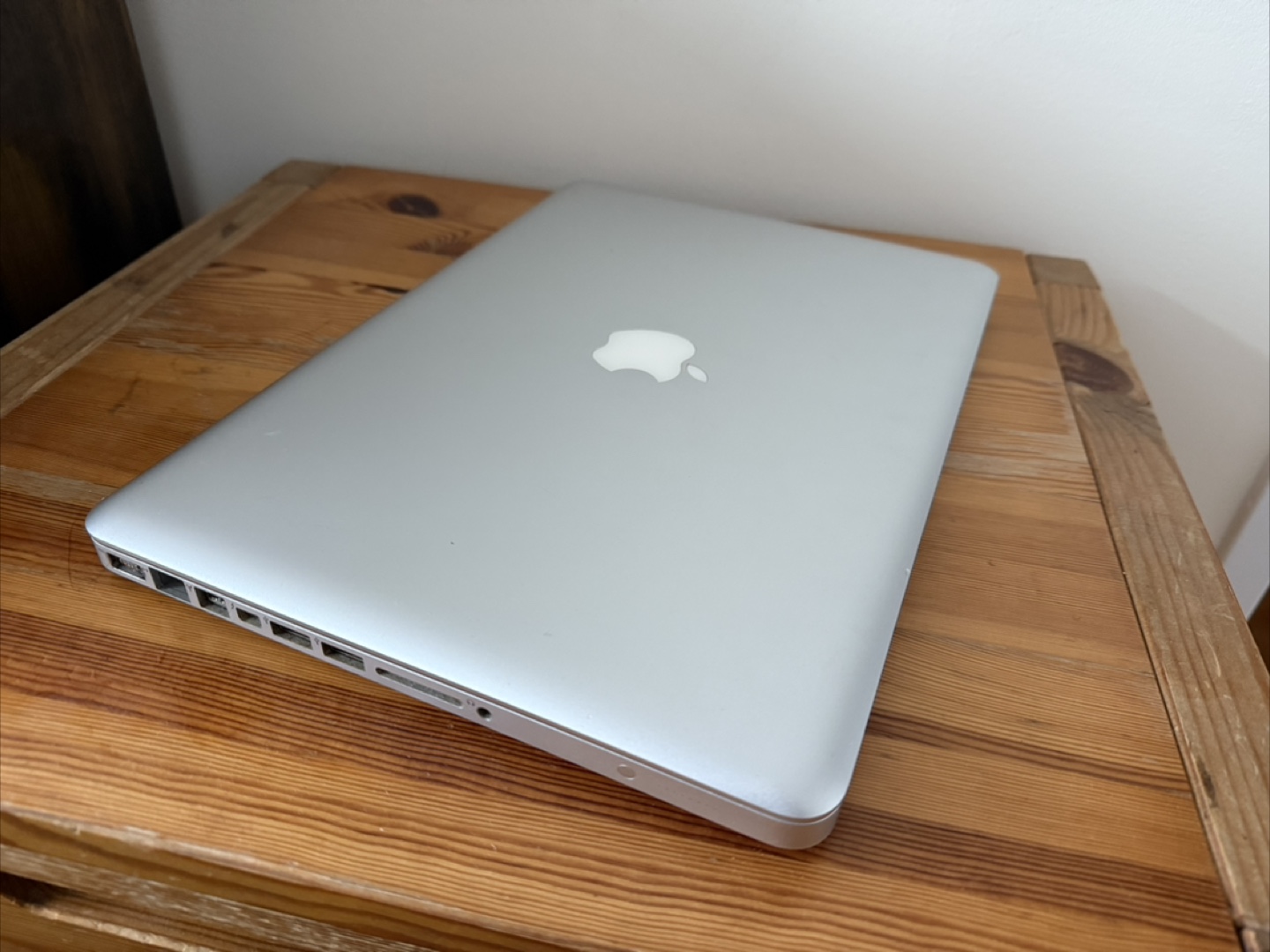 Apple Macbook Pro Laptop - photo 2