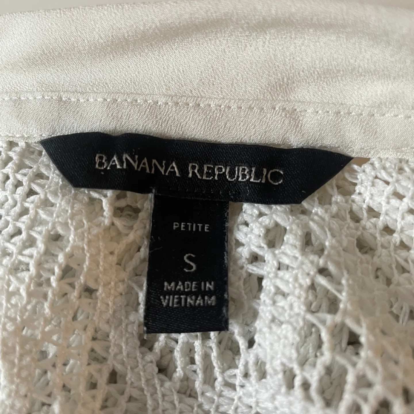 Banana Republic White Lace Shirttail Top Size S Petite image indicator(6)