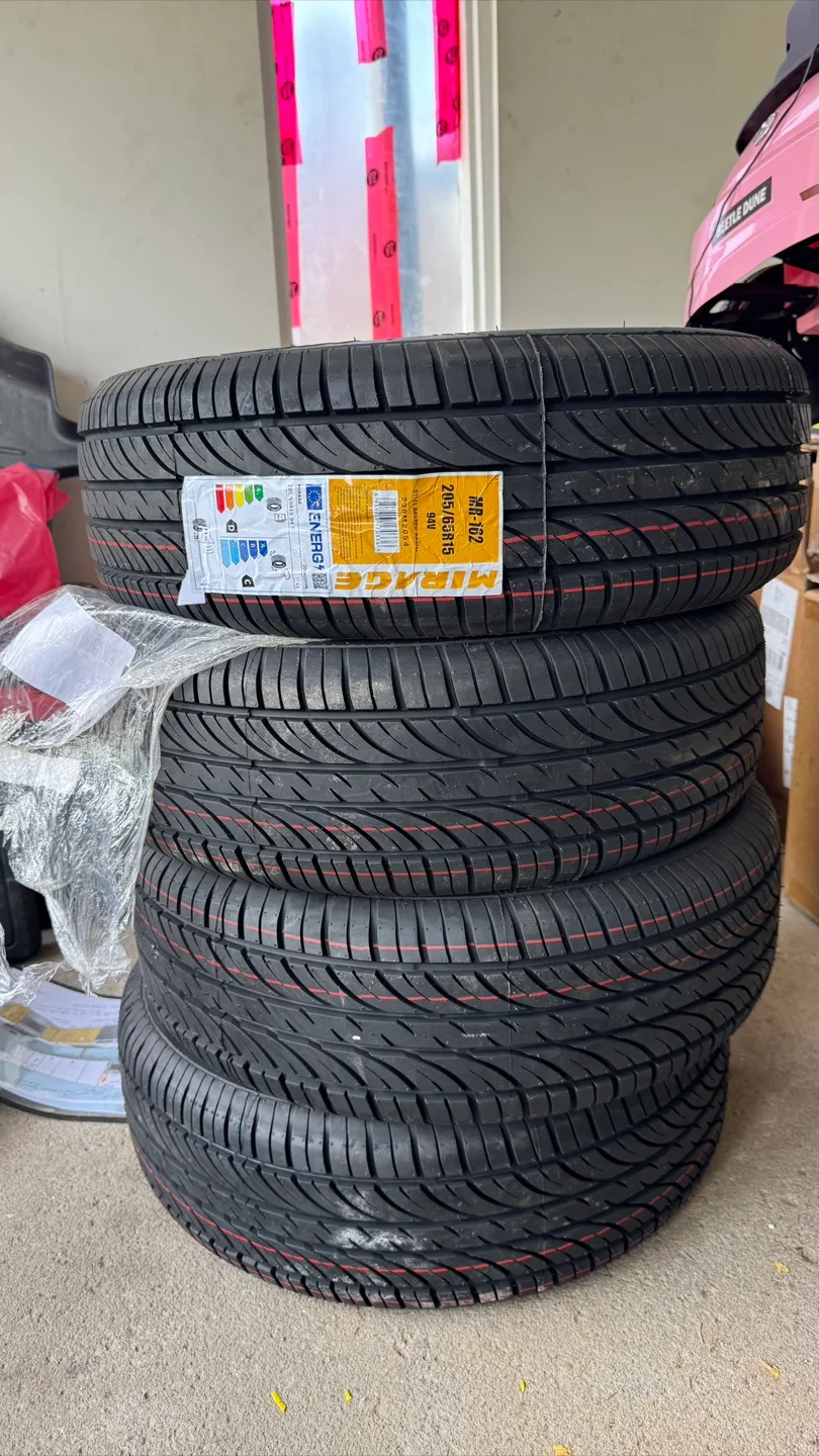 Mirage MR-162 Tire Set thumbnail