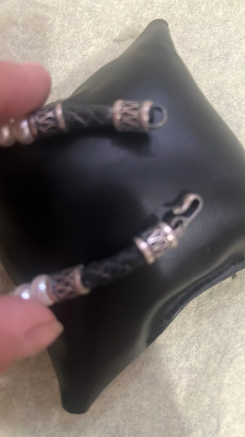 Faux Pearl and leather cord bracelet image indicator(3)