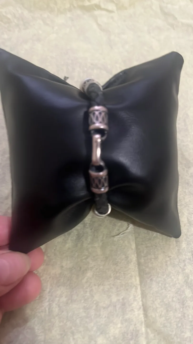 Faux Pearl and leather cord bracelet image indicator(2)