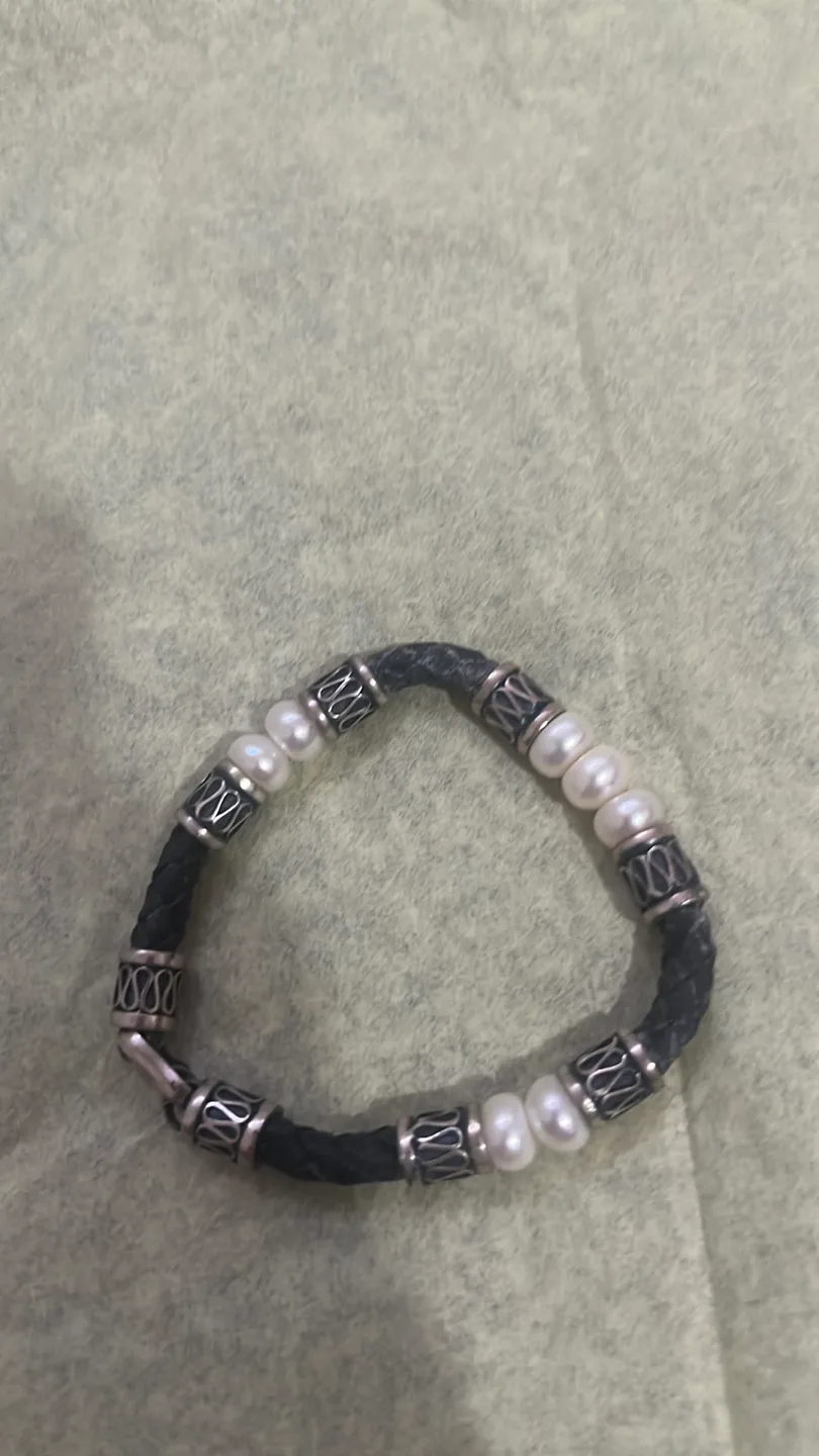 Faux Pearl and leather cord bracelet image indicator(6)