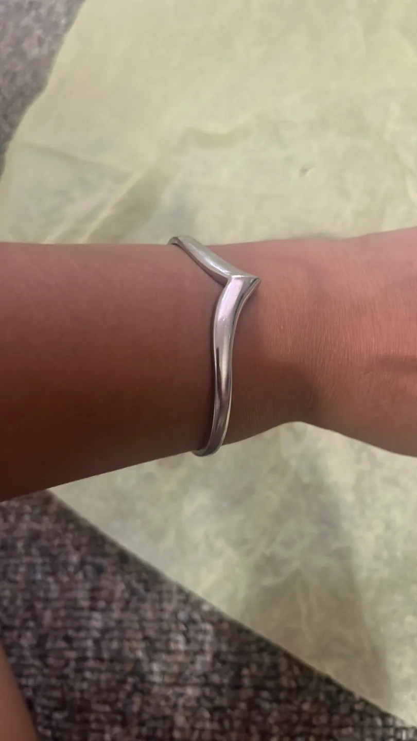 Silver Tone Bracelet image indicator(4)