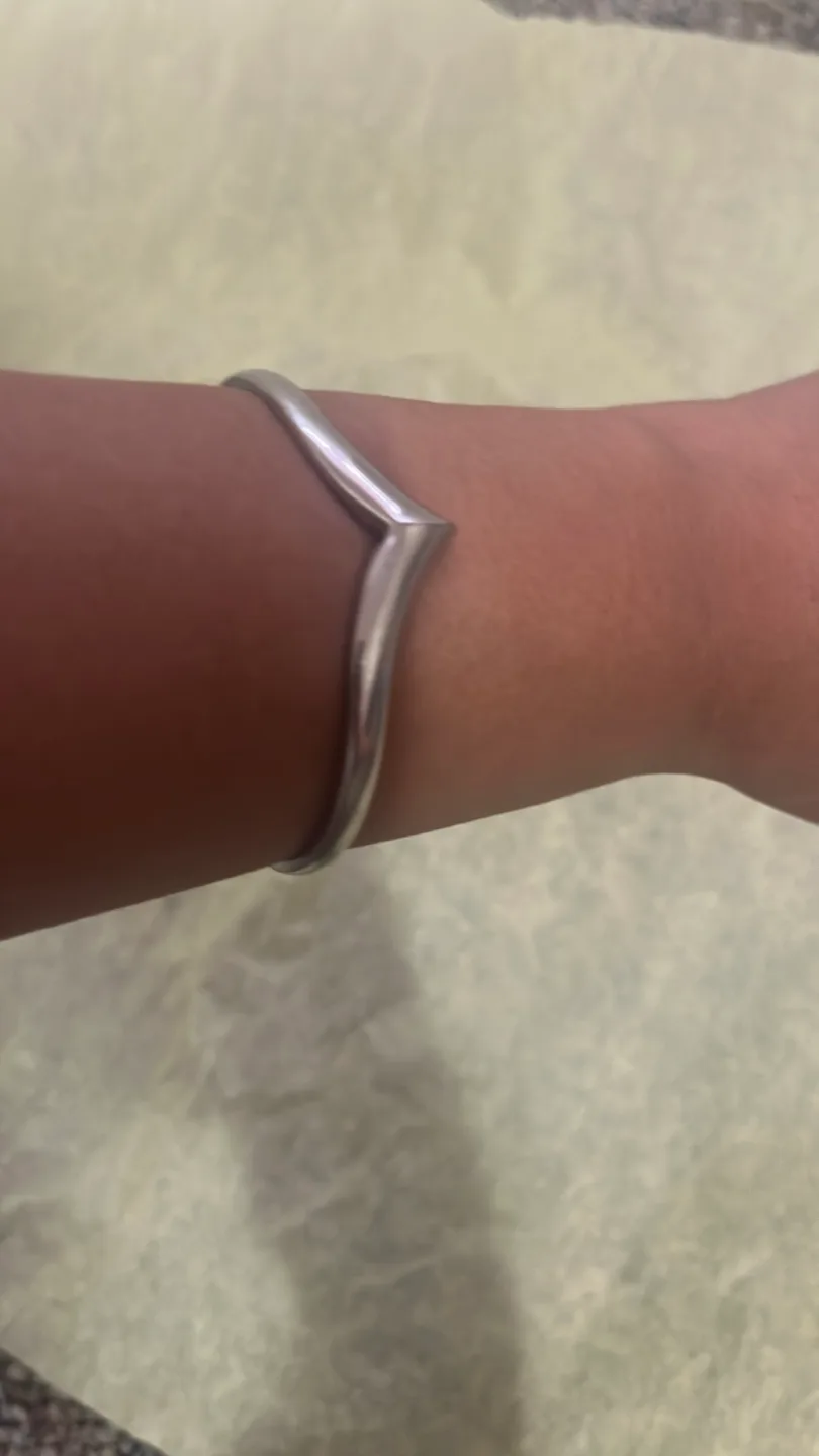 Silver Tone Bracelet image indicator(2)