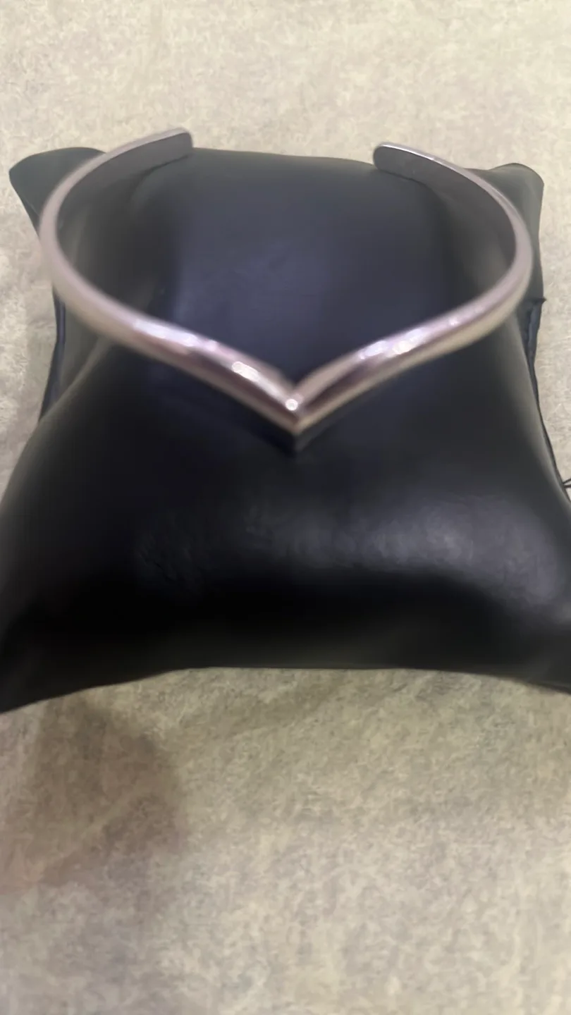 Silver Tone Bracelet image indicator(5)