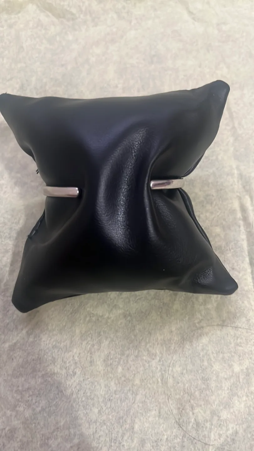 Silver Tone Bracelet image indicator(3)