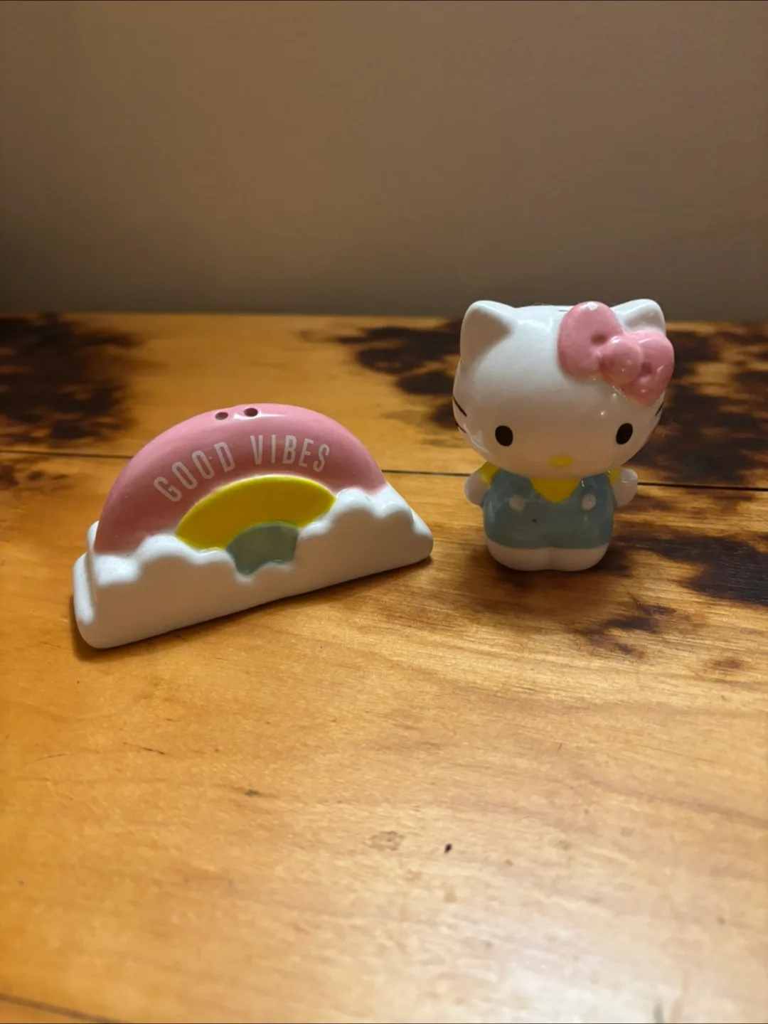 Hello Kitty Good Vibes Salt & Pepper Shakers thumbnail