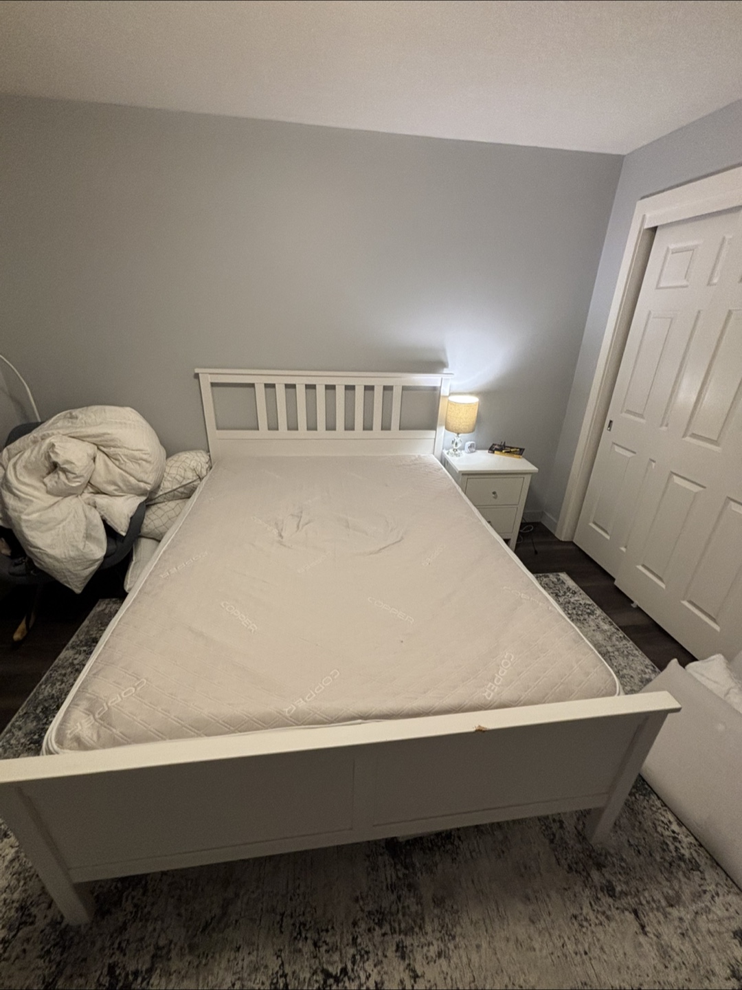 Queen White Bed frame with Serta mattress - photo 3