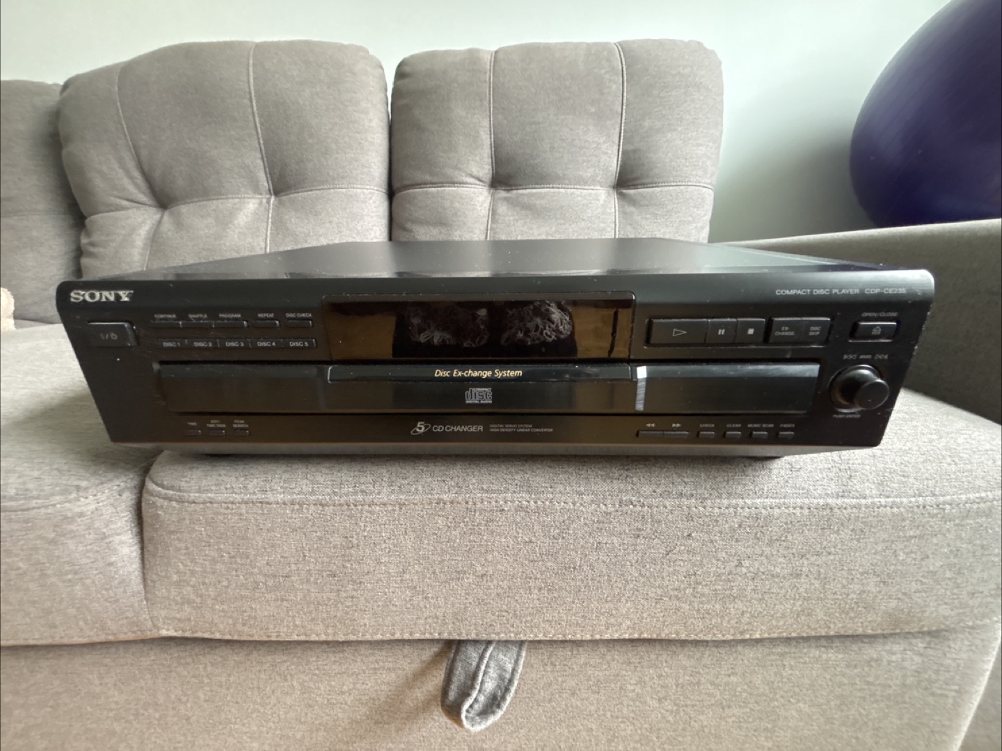 Sony CDP-CE235 5 CD Changer - photo 2