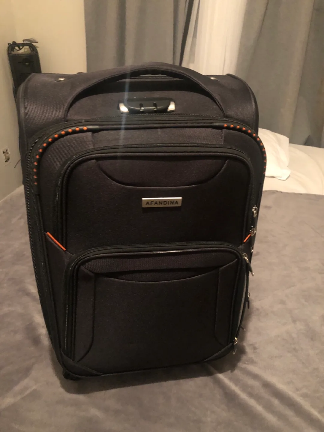 Rolling carry on Suitcase Luggage thumbnail