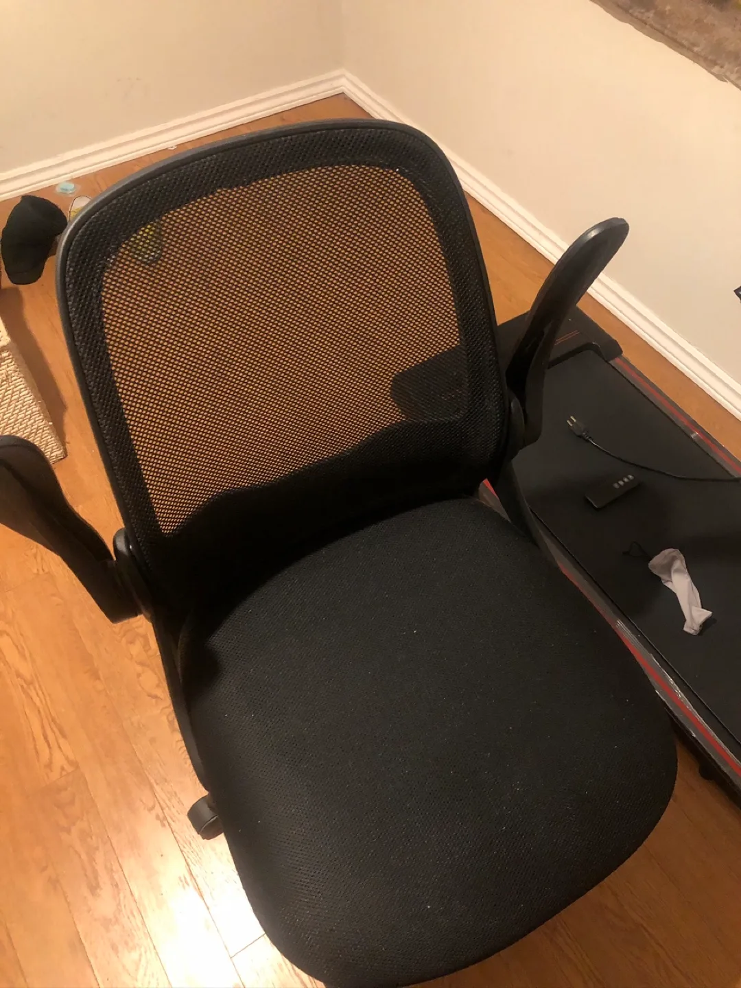 Black Mesh Office Chair thumbnail