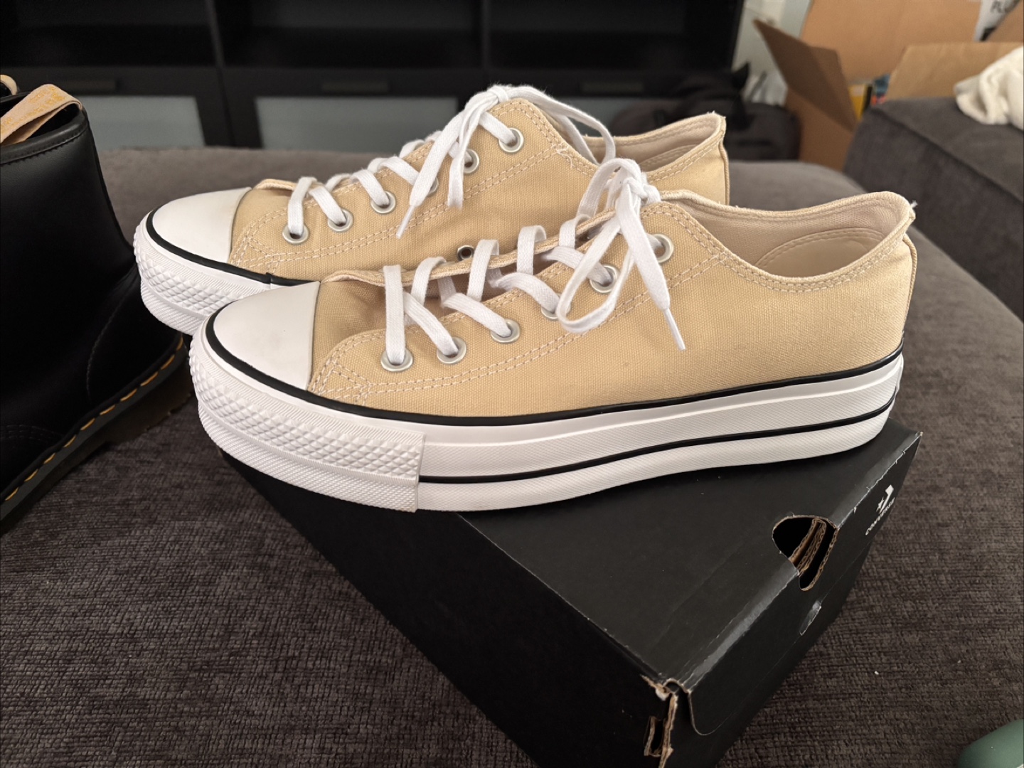 Converse Platform Sneakers - Beige