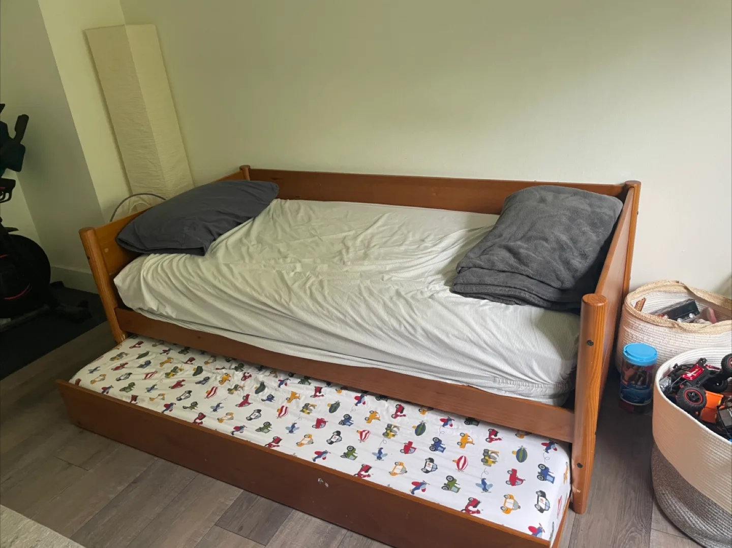 Wooden Daybed with Trundle thumbnail
