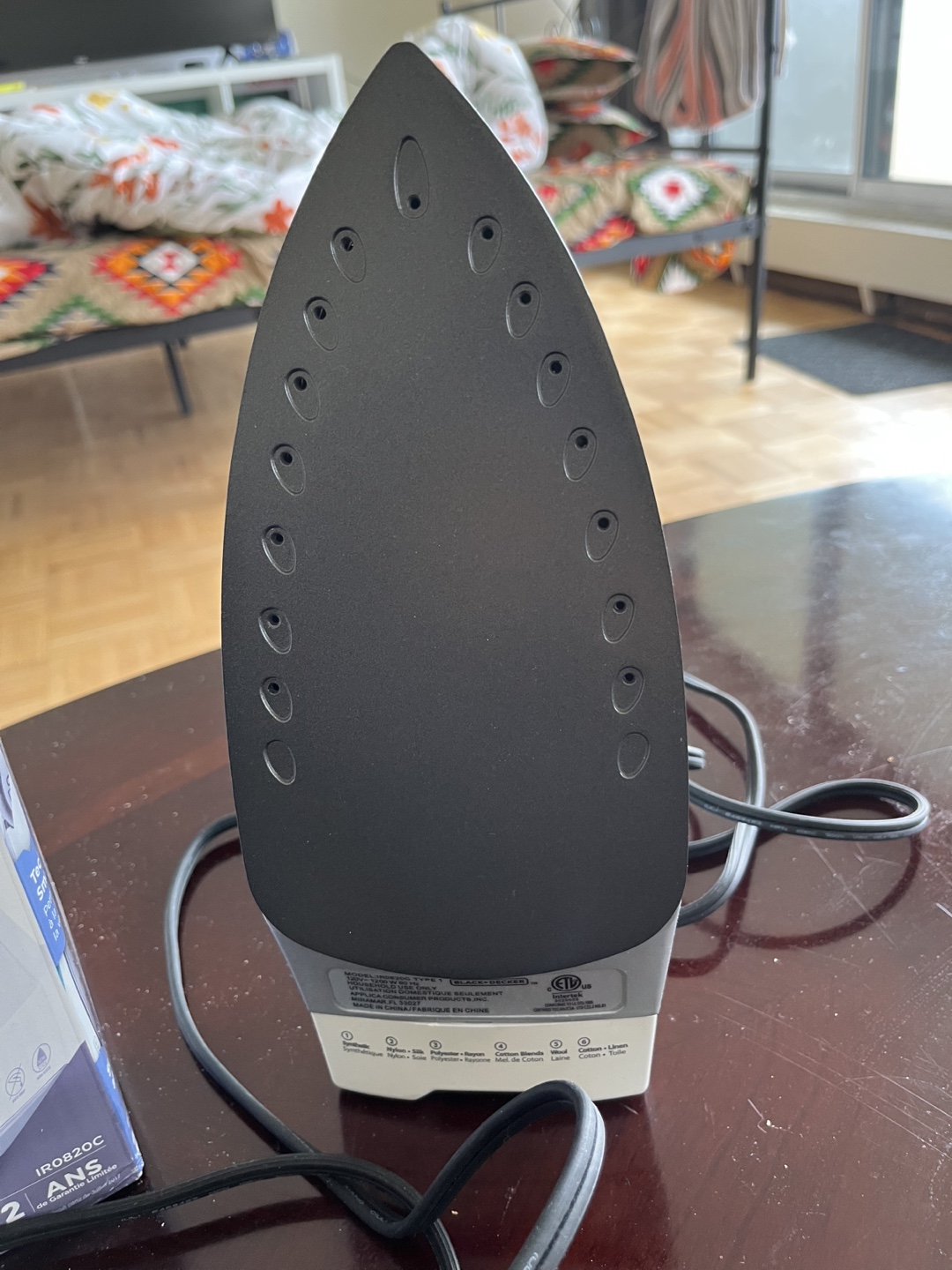 Black + Decker Light 'N Easy Steam Iron @ $20 - photo 4