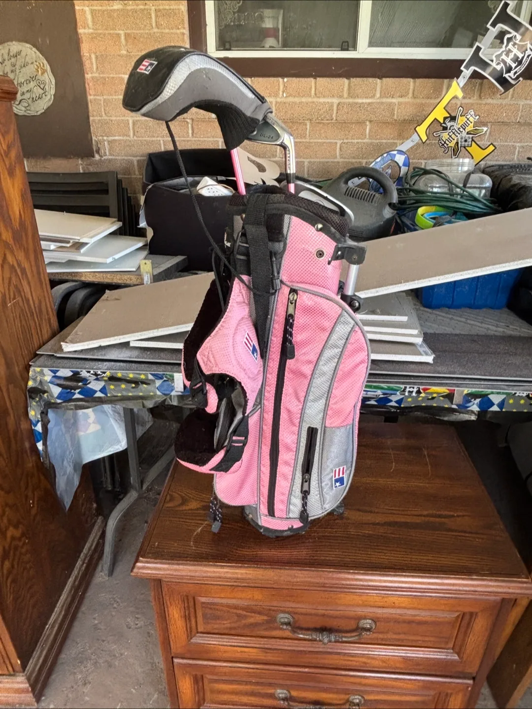 Kids Pink golf club set with bag image indicator(3)