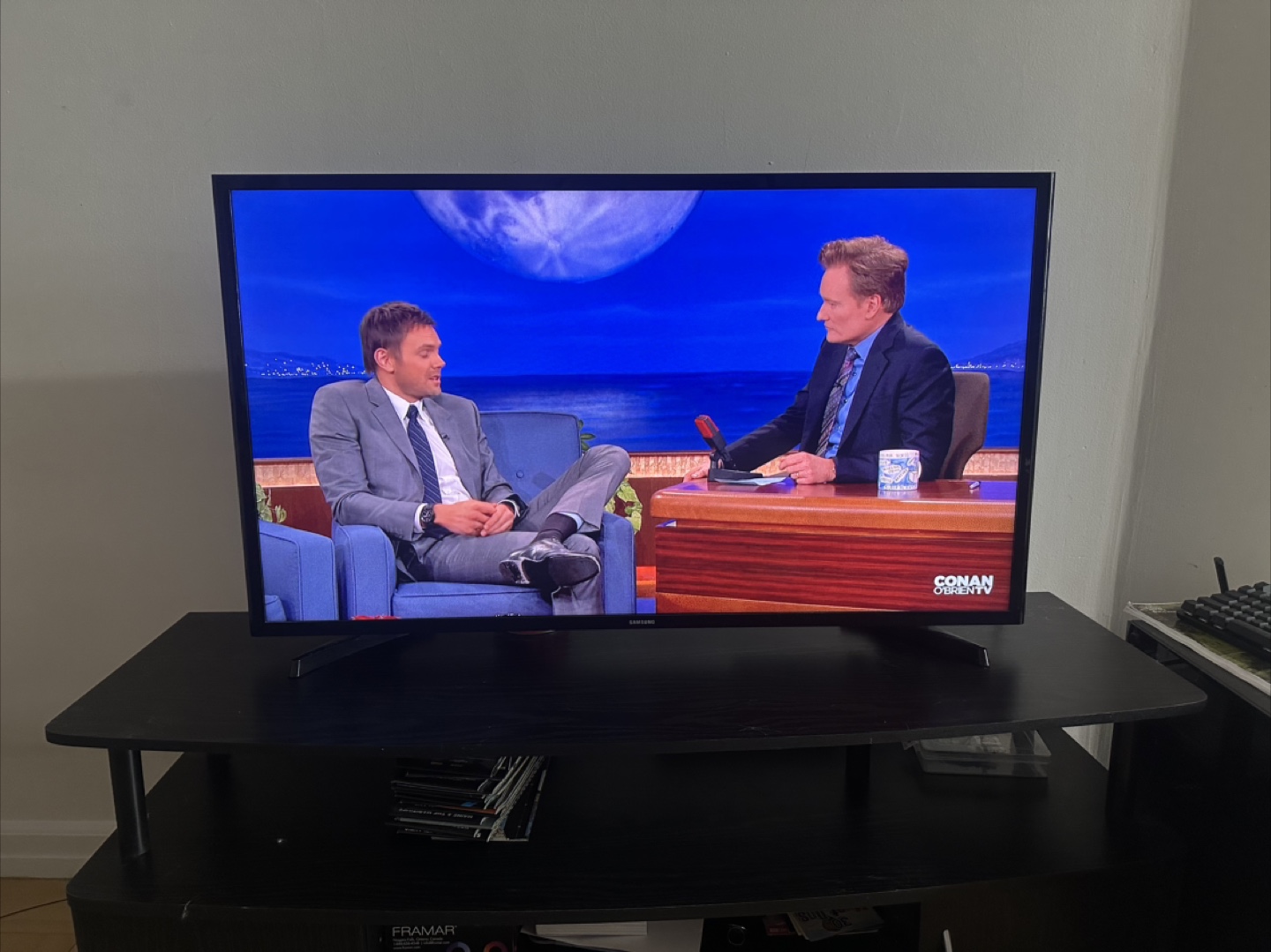 Samsung 40-in LED FHD TV, 2019
