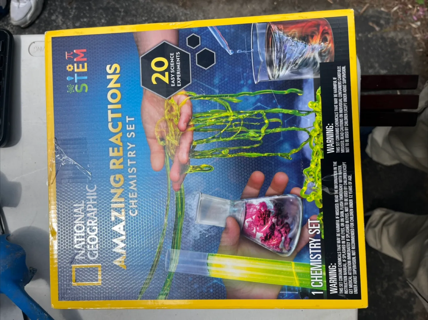 National Geographic Amazing Reactions Chemistry Set thumbnail