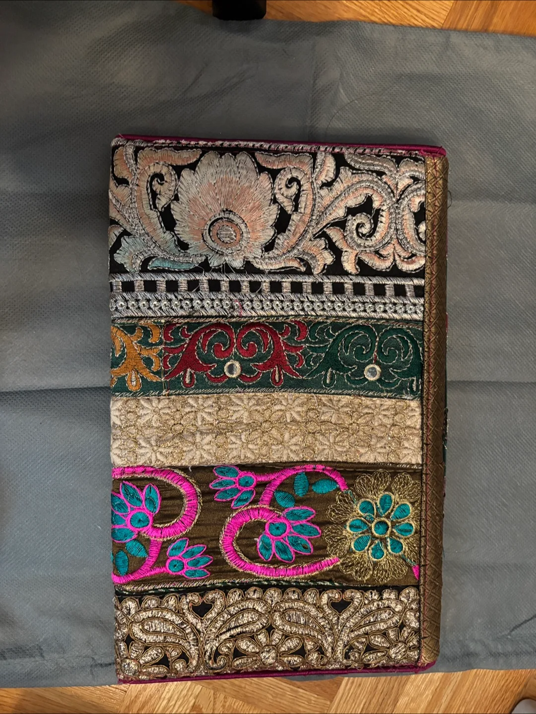 Embroidered Clutch image indicator(3)