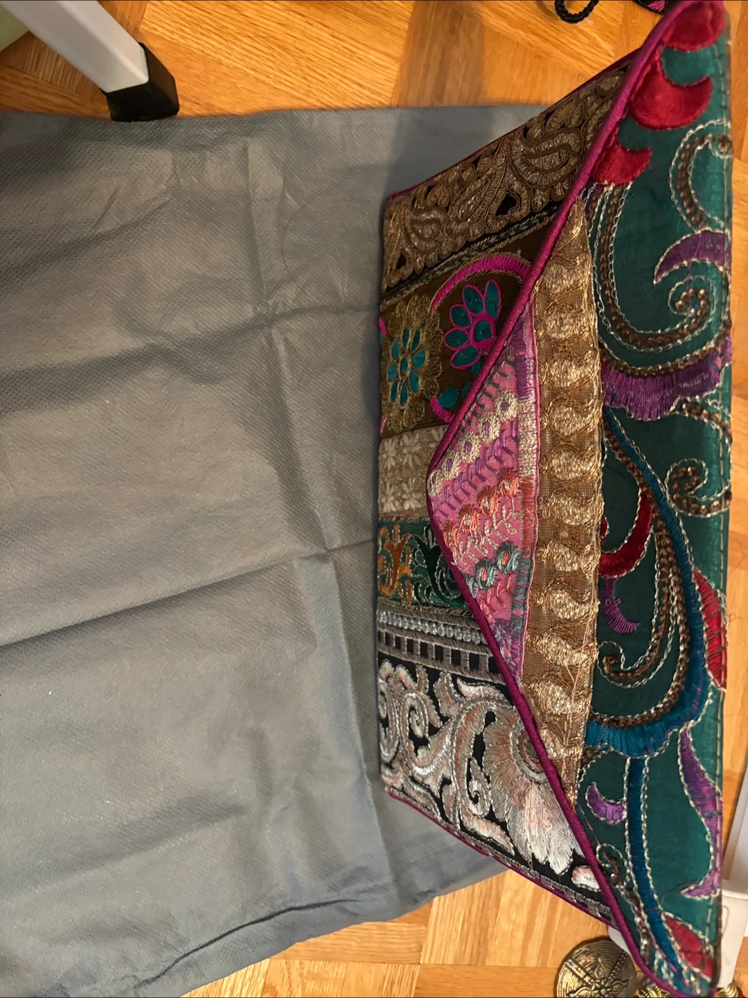 Embroidered Clutch image indicator(4)