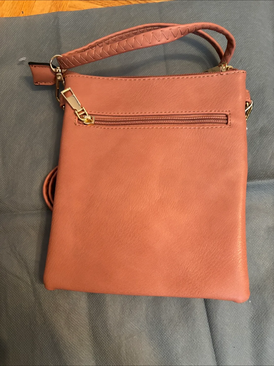Isabelle Crossbody Bag image indicator(3)