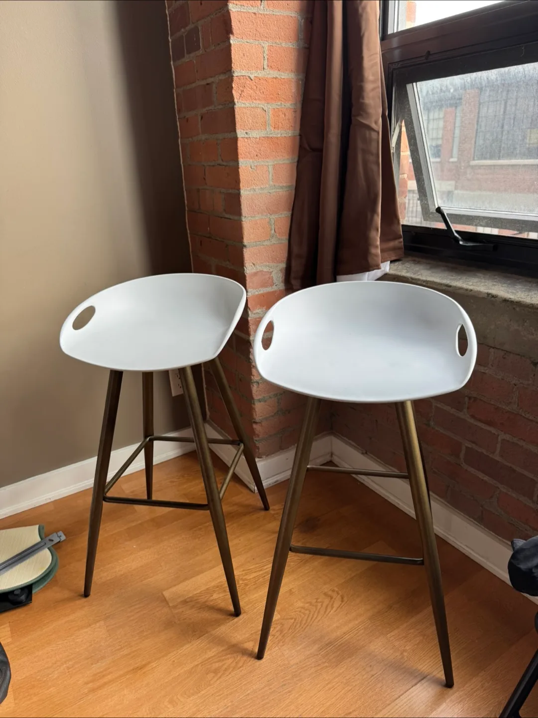 White Bar Stools thumbnail