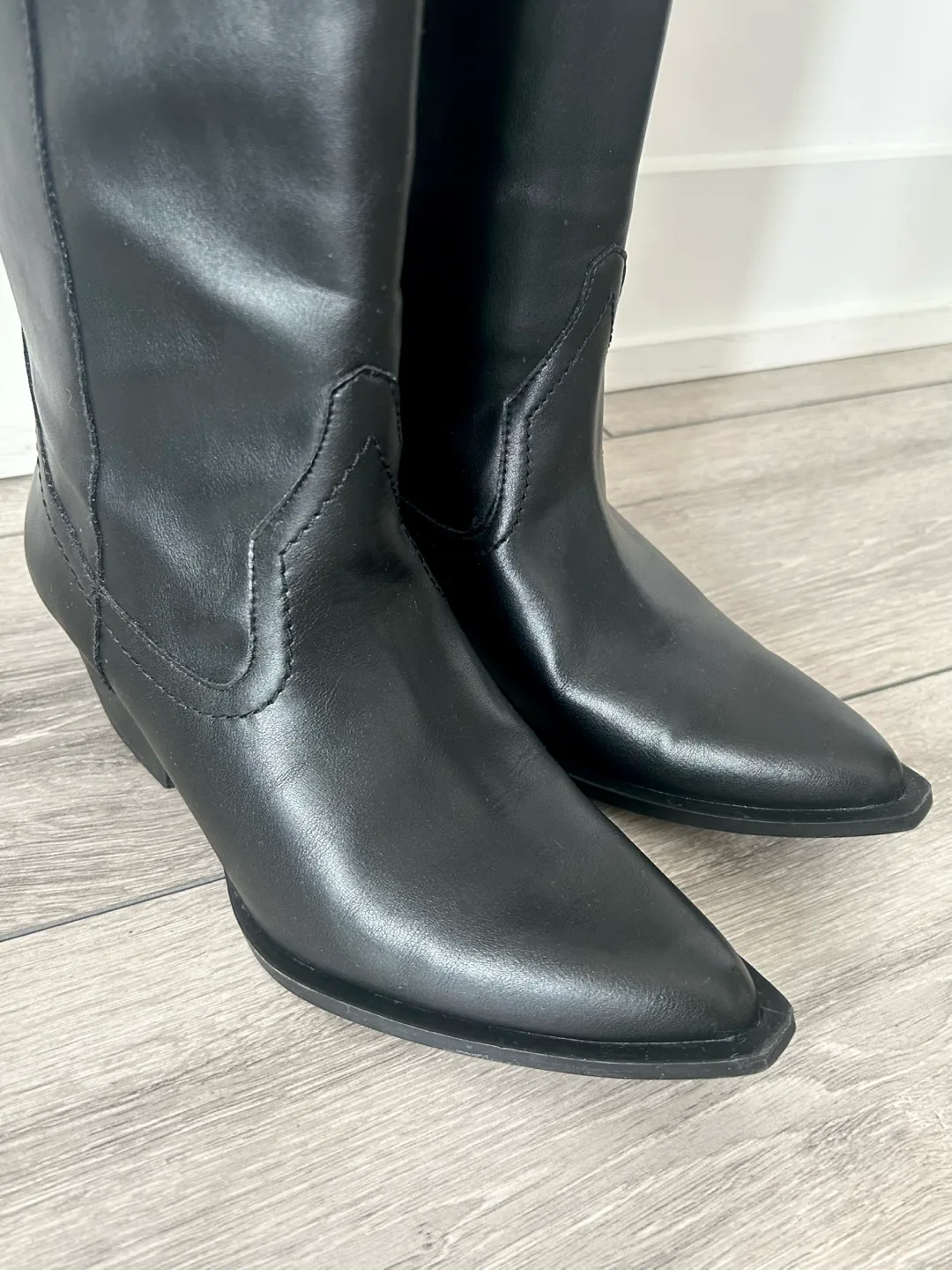 Black Leather Knee High Boots image indicator(3)