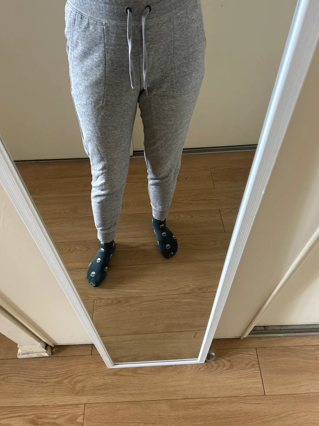 Uniqlo Grey Sweatpants - Size M thumbnail