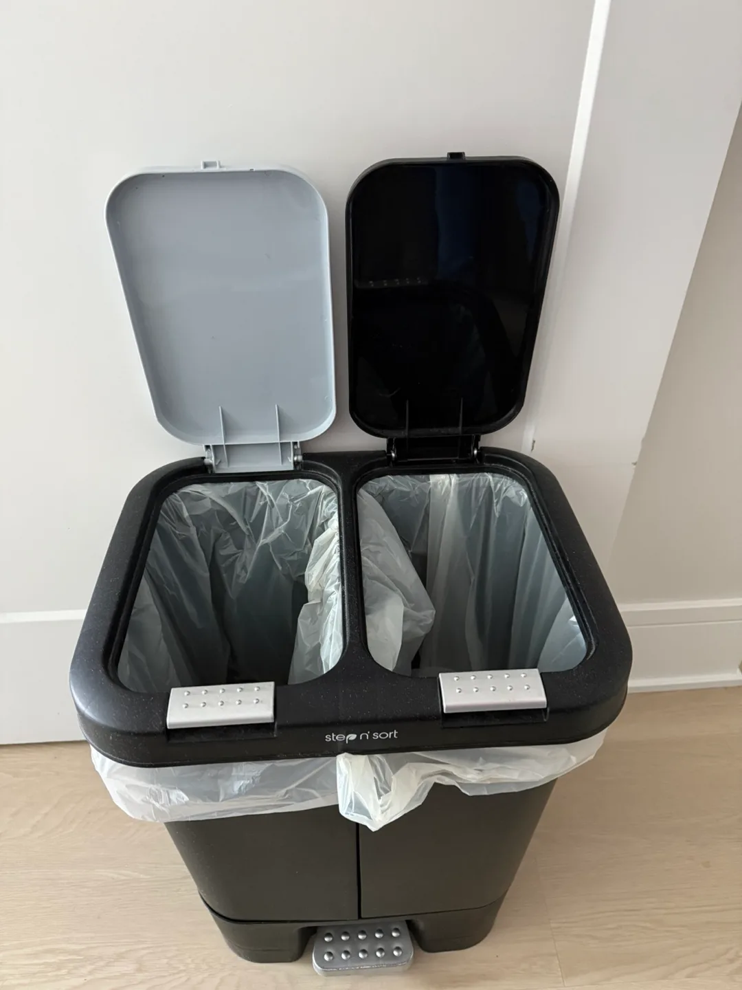 Step n' Sort Dual Compartment Trash Can image indicator(2)