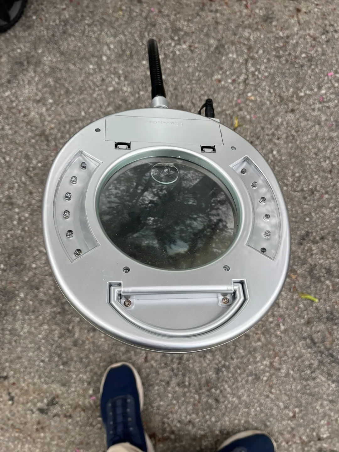 Magnification light for collectors image indicator(2)