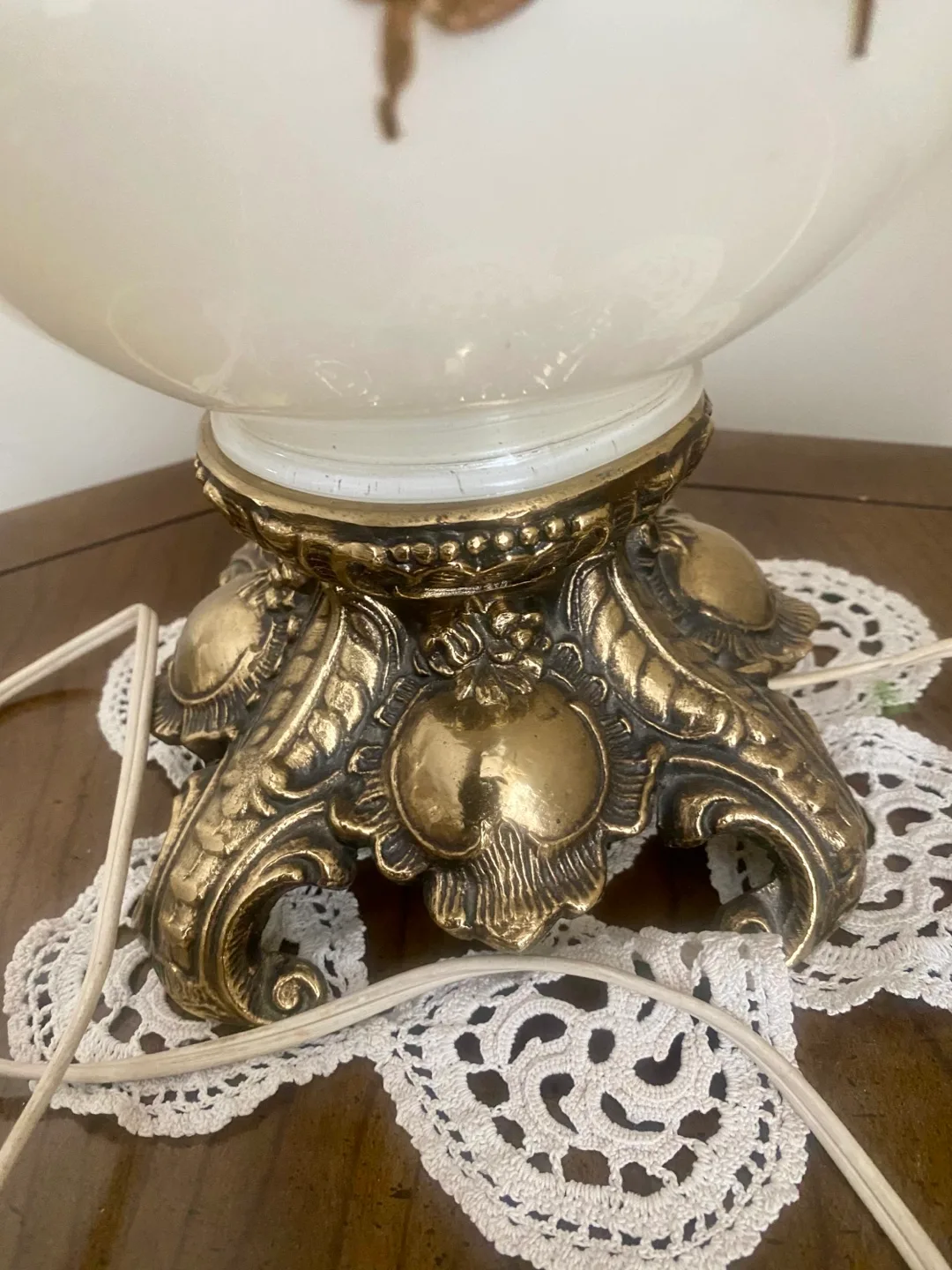 Vintage Floral Accent Lamp image indicator(4)