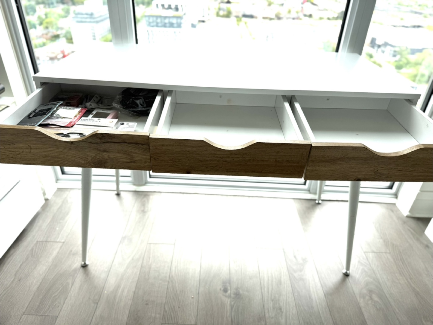 Make up or work desk!