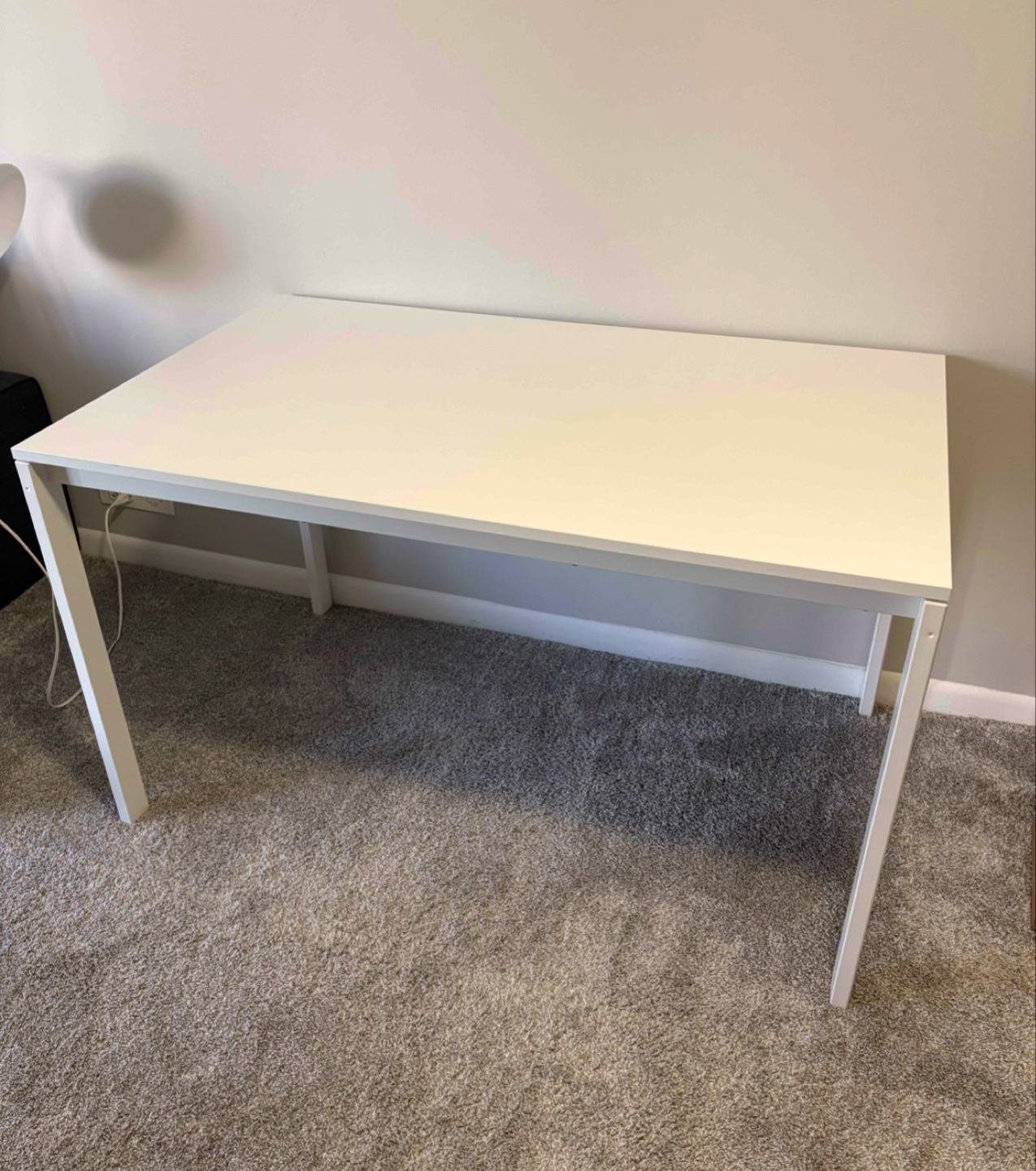 White table/desk