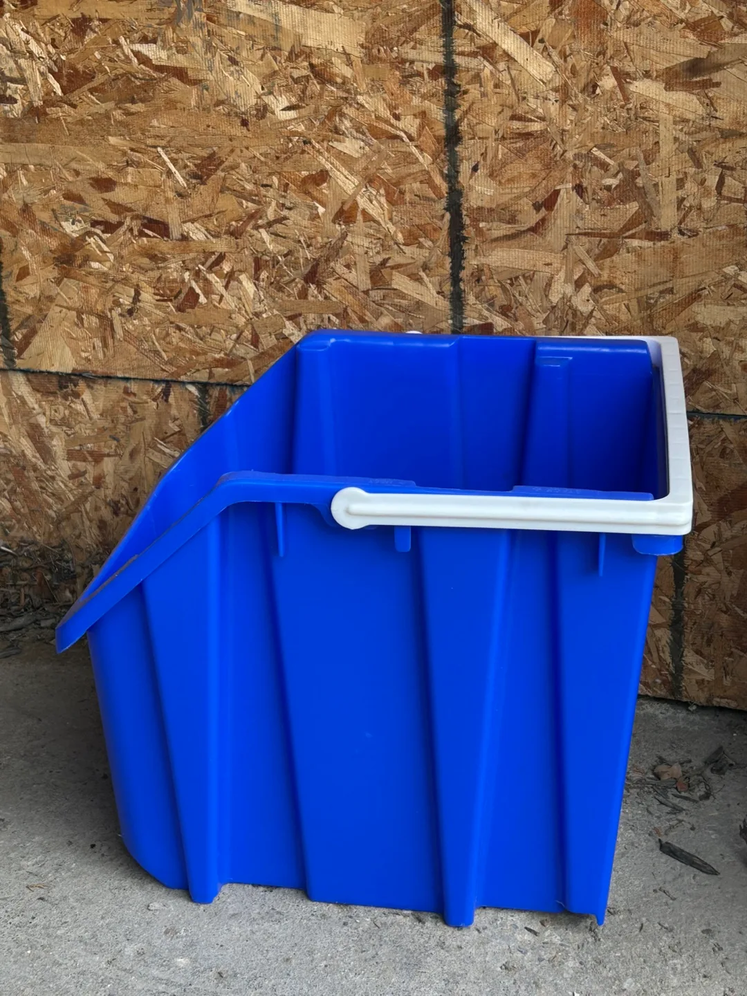 Blue Plastic recycling/ storage bin - compact image indicator(2)