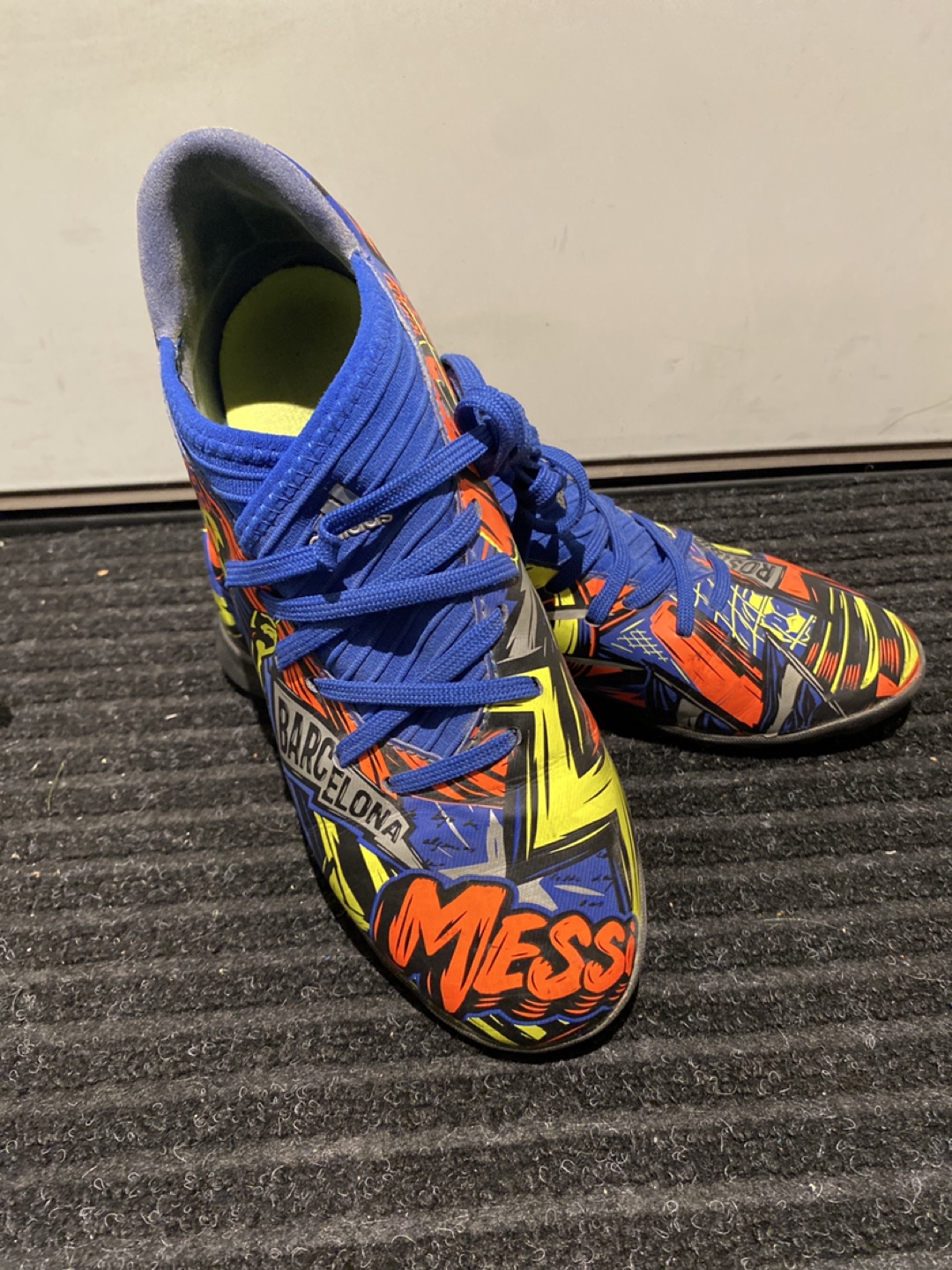 Adidas Messi Soccer Cleats size 5 1/2 BEST OFFER
