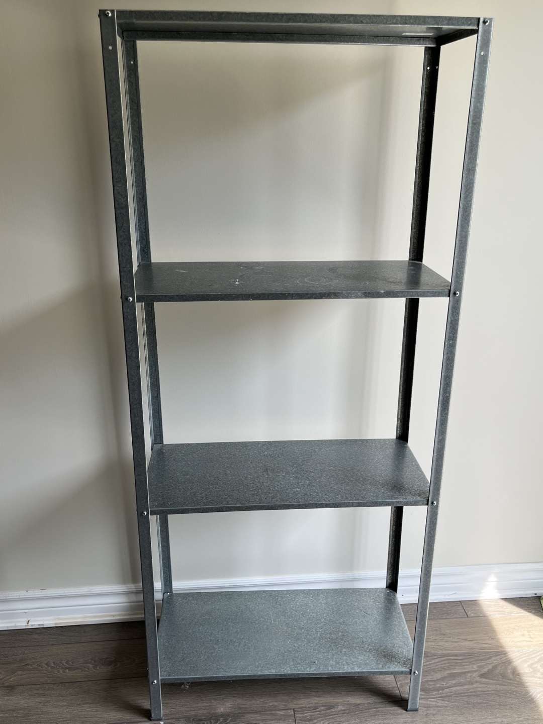 Metal shelving unit