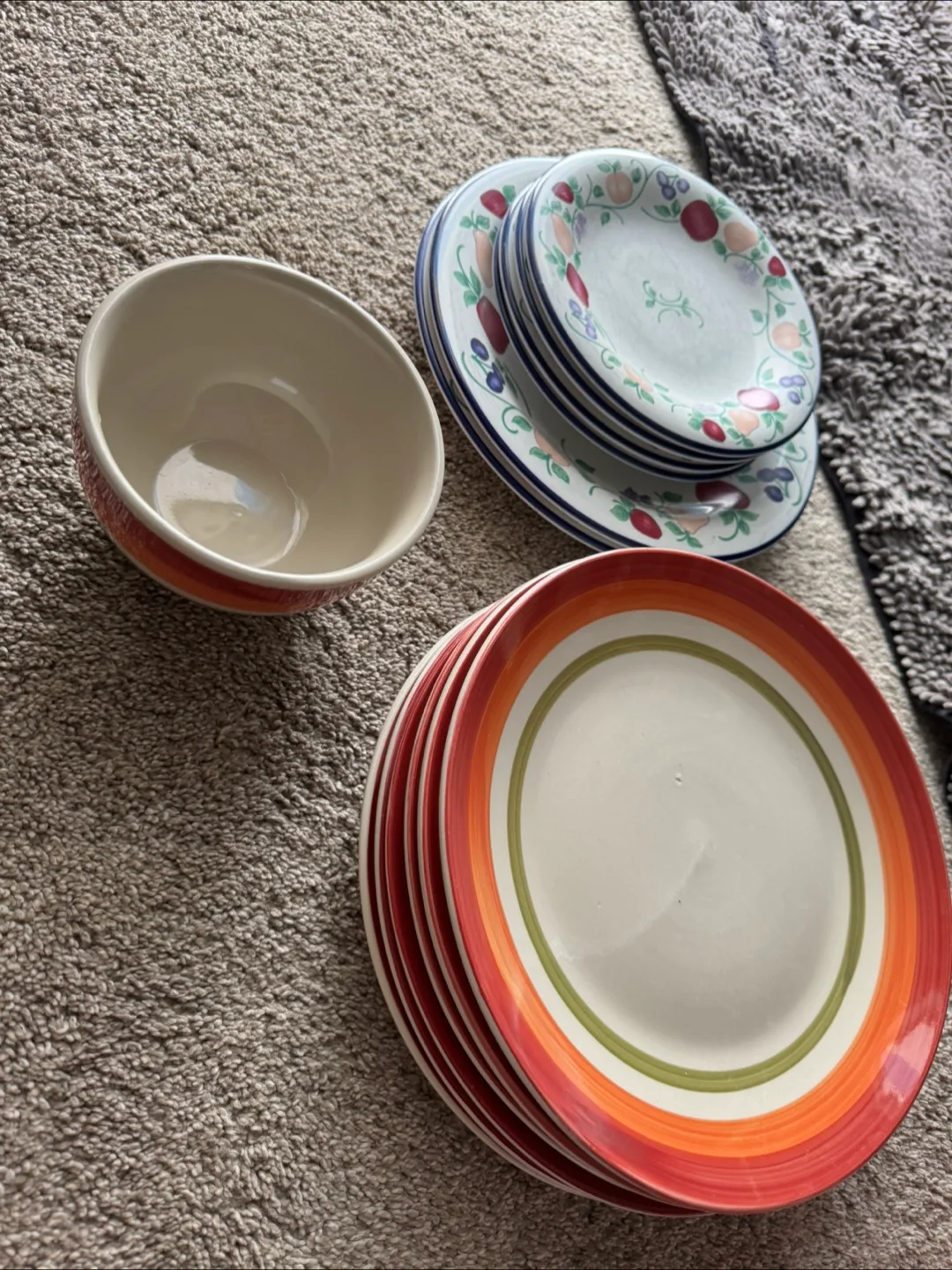 Dinnerware Set thumbnail