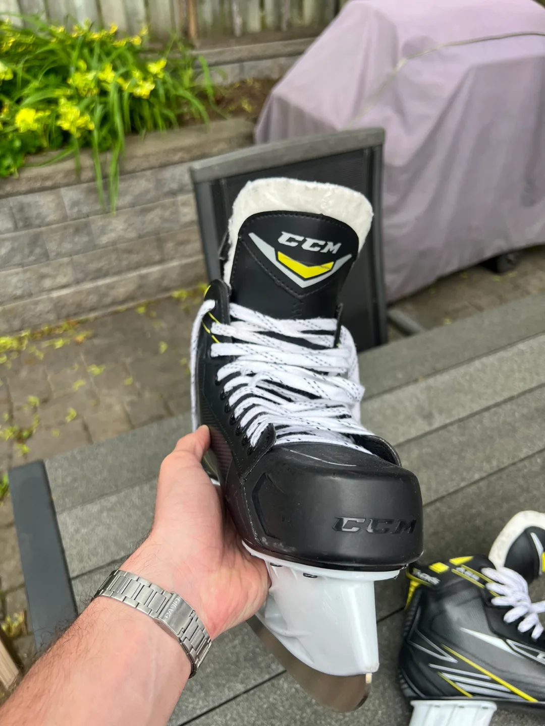 CCM Ice Skates - men’s size 10 - great condition image indicator(2)