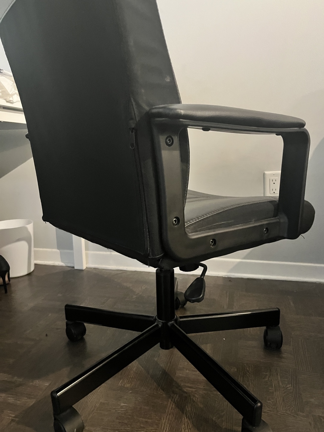 🫂 Black IKEA office chair - photo 2