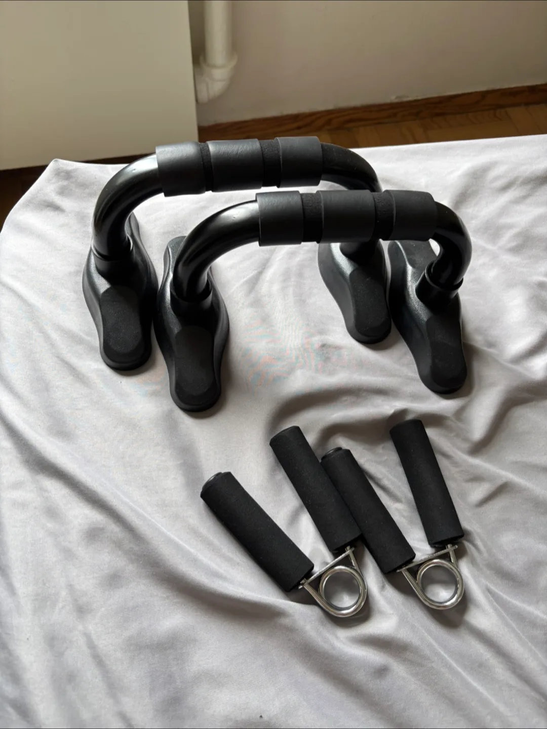 Push-up Bars and Hand Grippers thumbnail