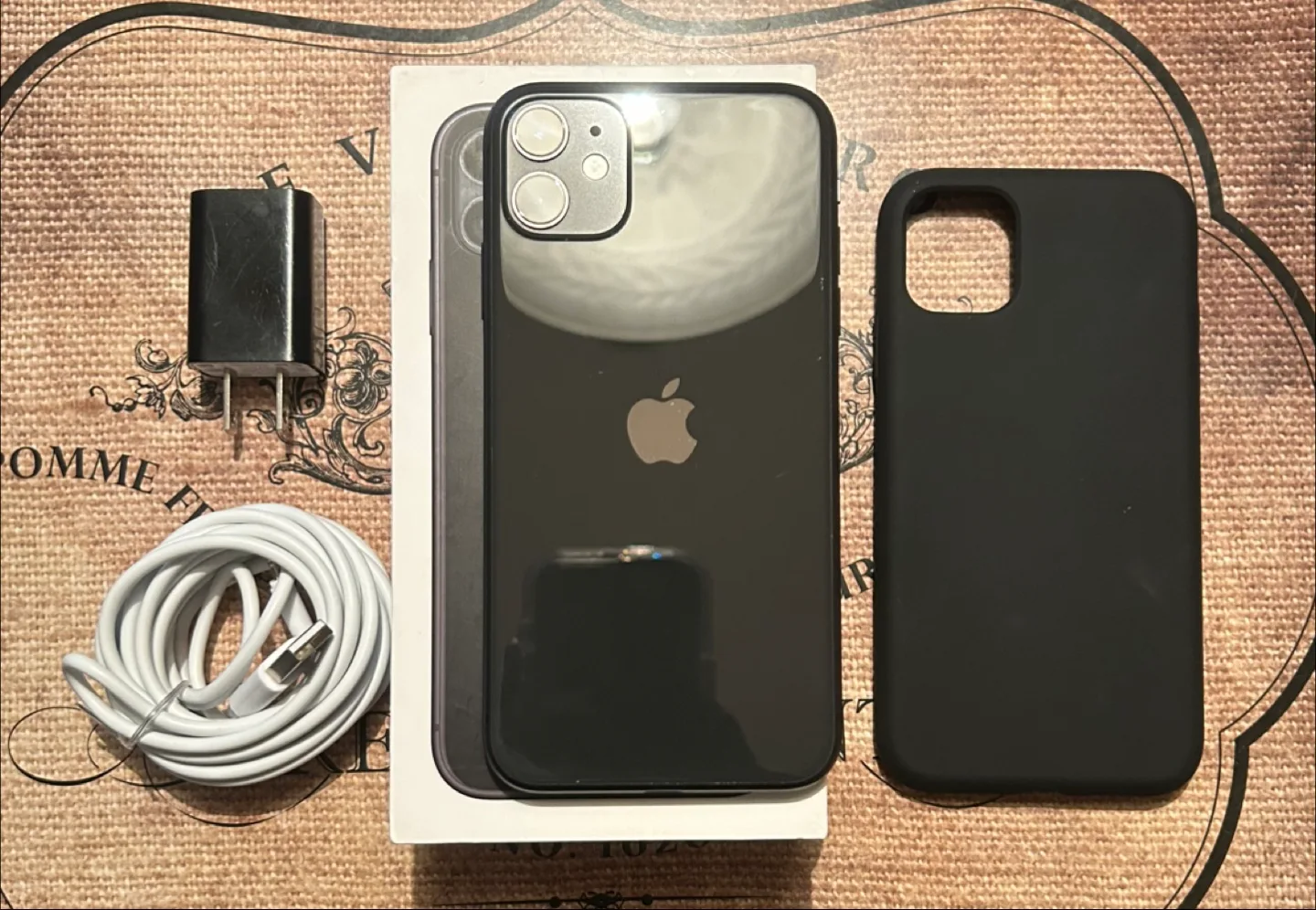(100%)iPhone 11 64GB-Excellent+Accessories(FIRM!!!) thumbnail