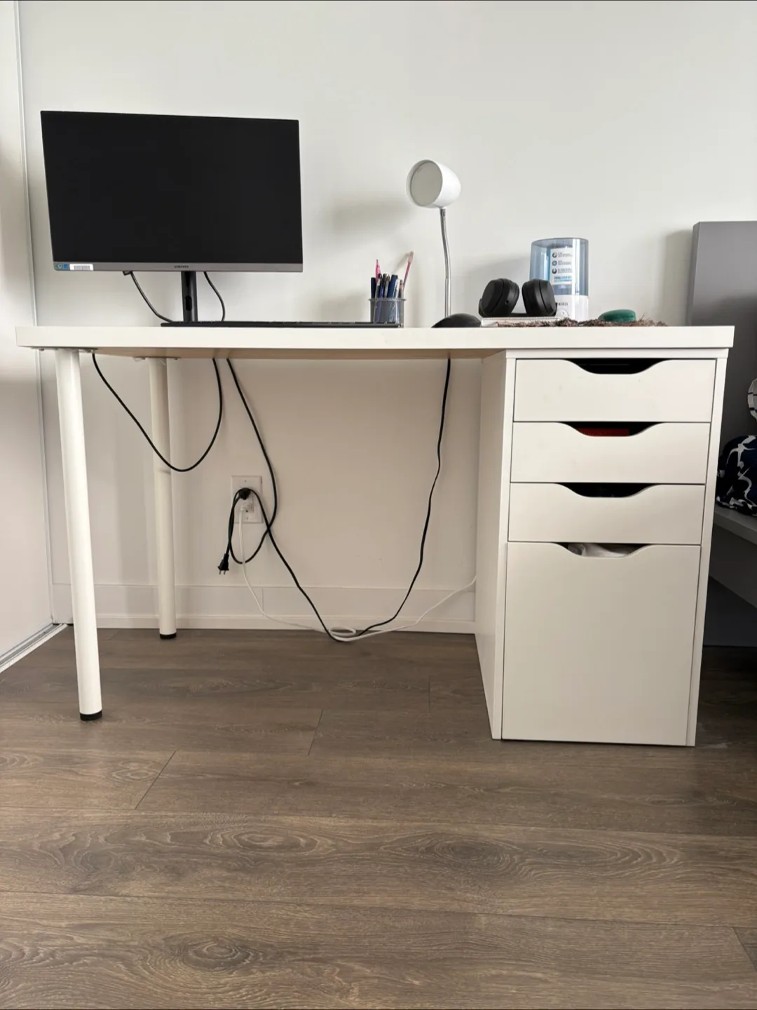 White Office Desk with Drawers thumbnail