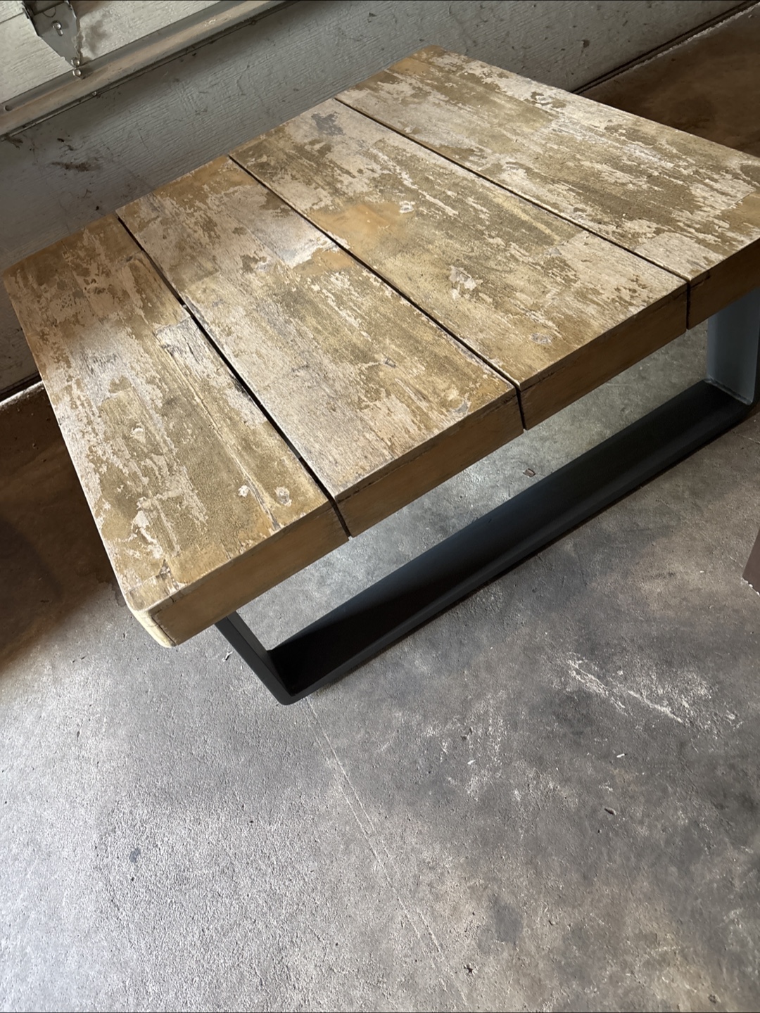 1 outdoor coffee table
