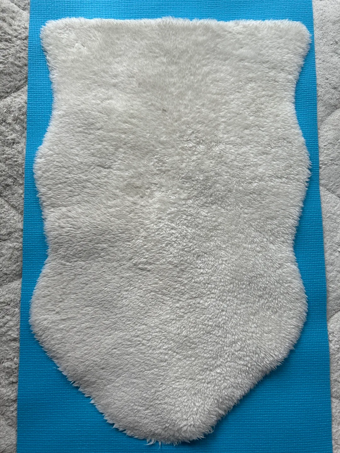 White Faux Fut Rug thumbnail