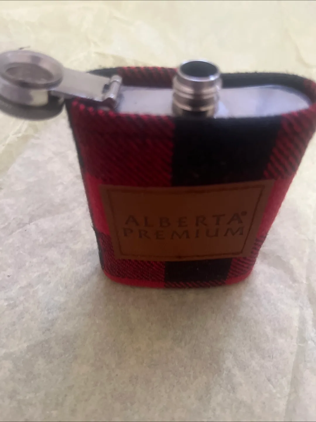 Alberta Premium Whiskey Flask image indicator(3)