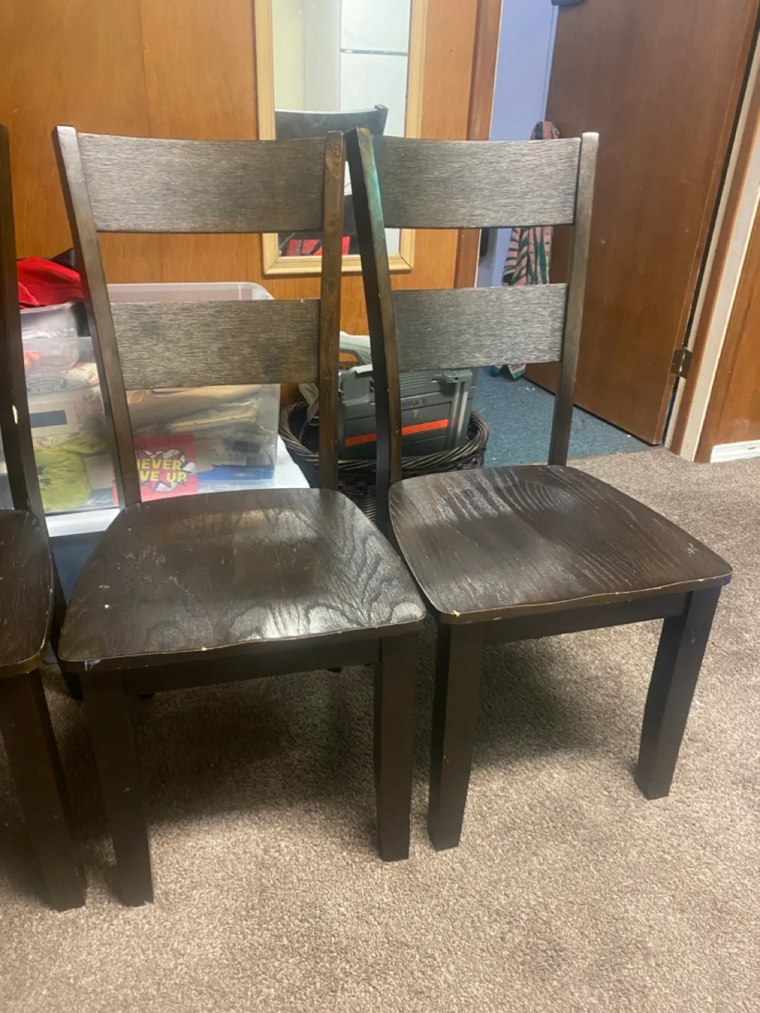 Set of 4 wooden chairs thumbnail
