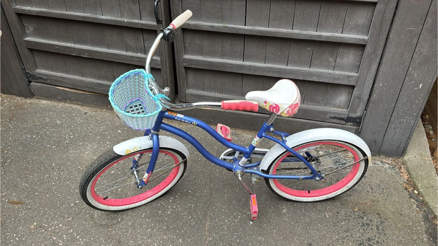 Girls' Huffy Beach Cruiser Bicycle thumbnail